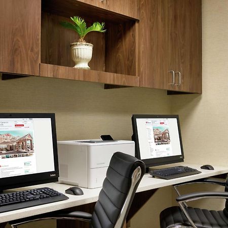 Hilton Garden Inn Стейтсвилл Экстерьер фото