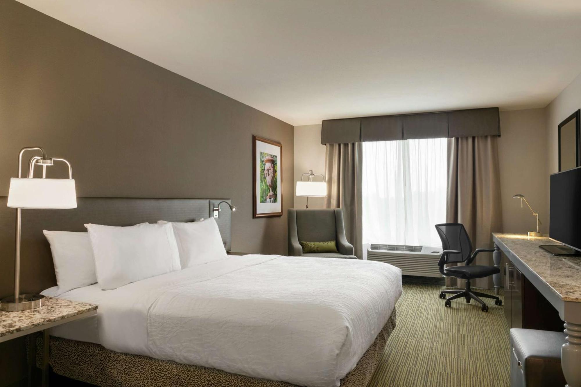 Hilton Garden Inn Стейтсвилл Экстерьер фото