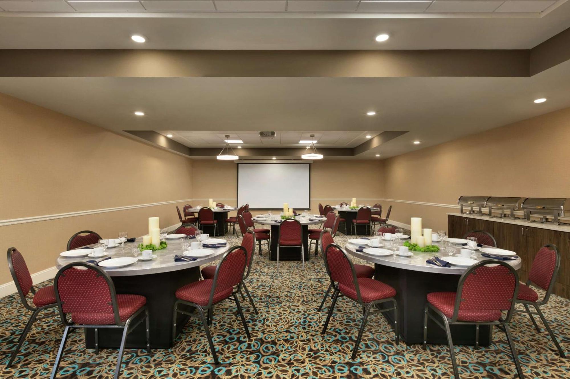 Hilton Garden Inn Стейтсвилл Экстерьер фото