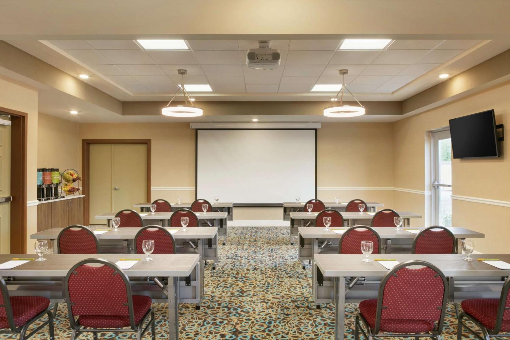 Hilton Garden Inn Стейтсвилл Экстерьер фото