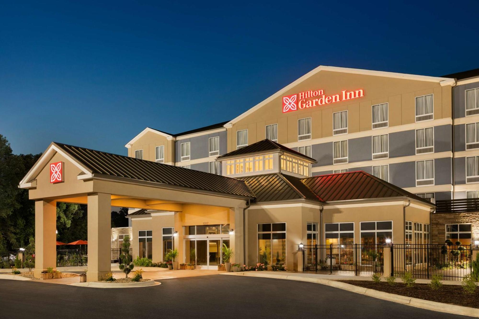 Hilton Garden Inn Стейтсвилл Экстерьер фото