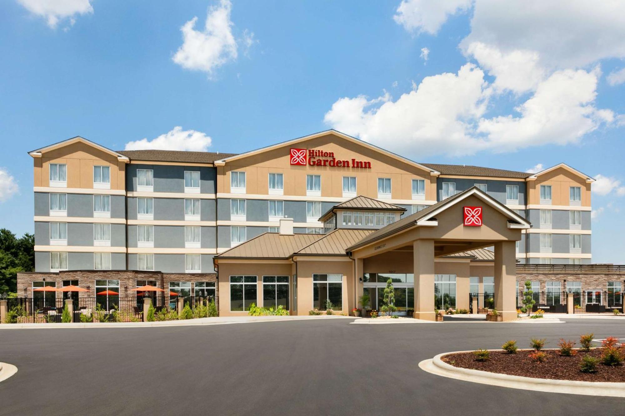 Hilton Garden Inn Стейтсвилл Экстерьер фото